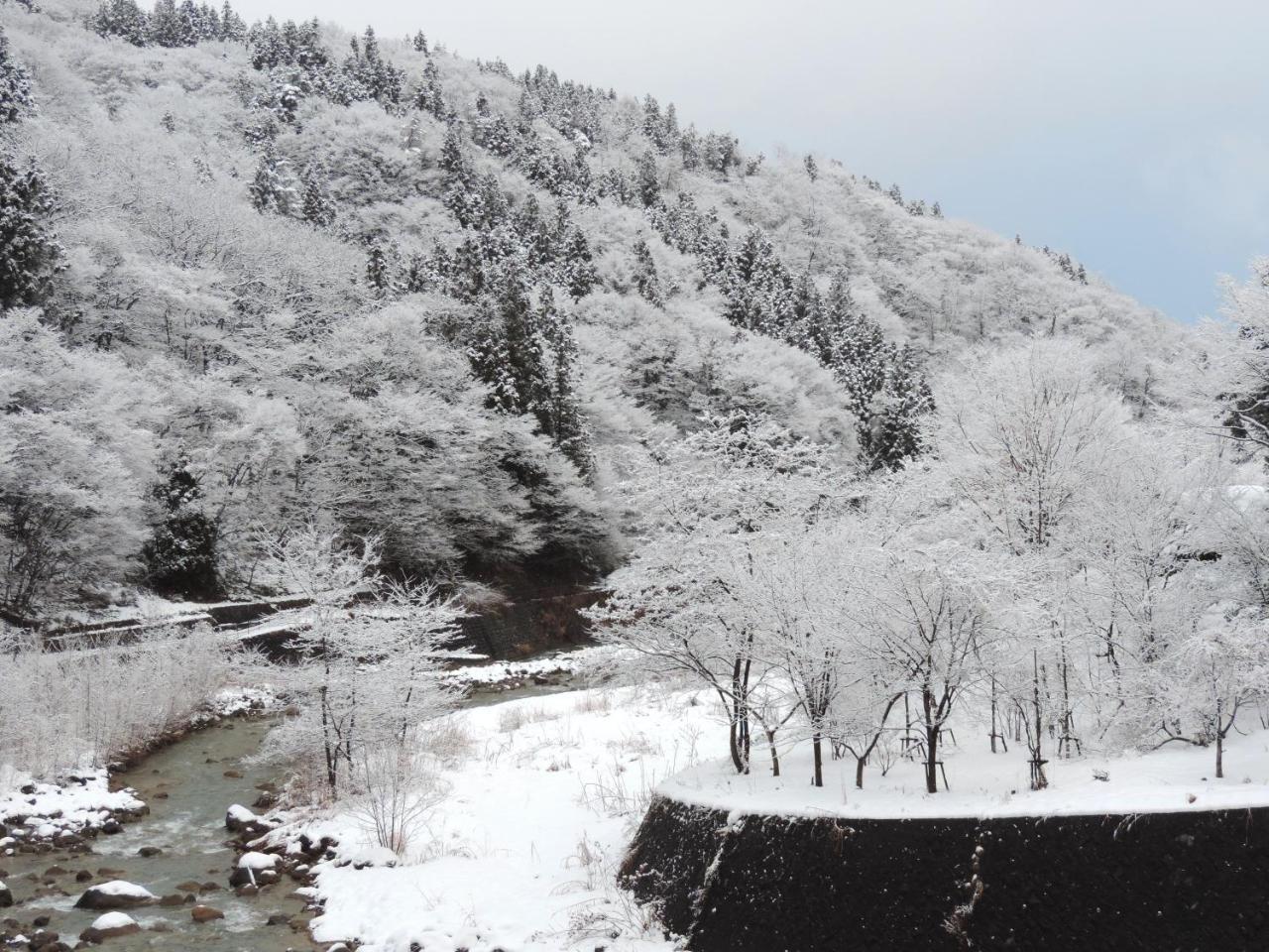 土湯温泉 やすらぎの宿 向瀧旅館 Φουκουσίμα Εξωτερικό φωτογραφία