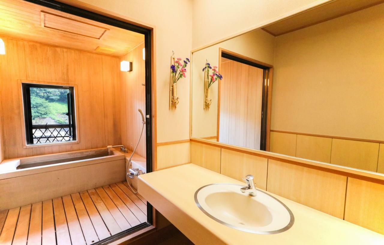 土湯温泉 やすらぎの宿 向瀧旅館 Φουκουσίμα Εξωτερικό φωτογραφία